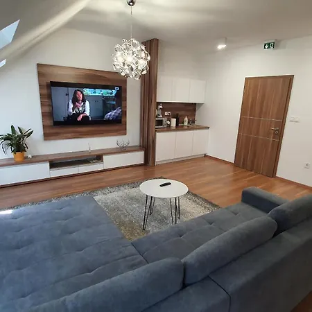 Delux Apartment Dombrad