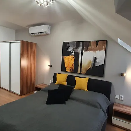 Delux Apartment Dombrad